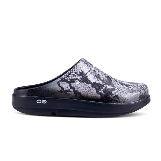 Oofos Women s Oocloog Limited Edition Clog Grey Camo / 10