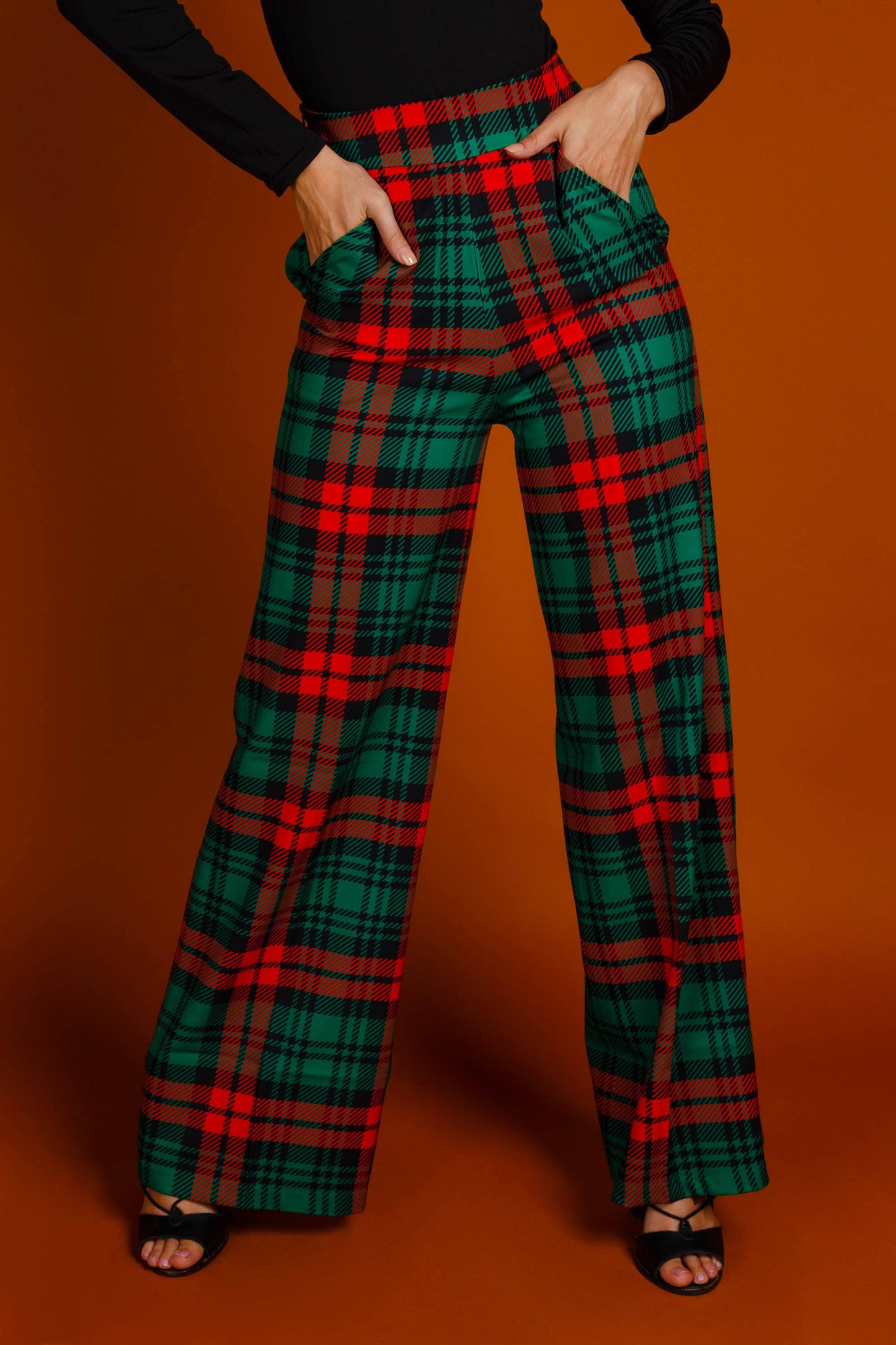 The Lincoln Log Love Lady - Shinesty Women s Green Plaid Christmas Pants 6